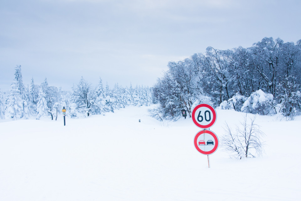 Straße von Cínovec nach Nové Město im Winter