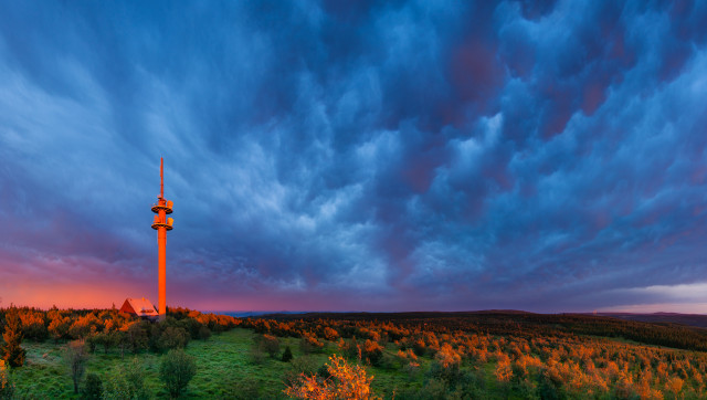 Intensives Abendlicht mit Mammaten am Großen Lugstein