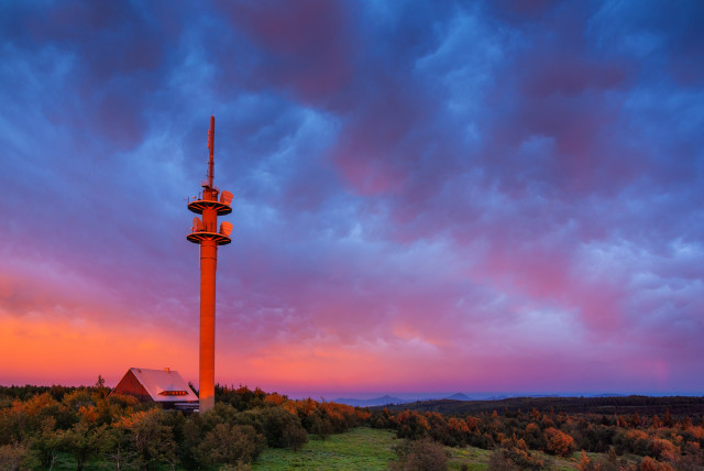 Intensives Abendlicht mit Mammaten am Großen Lugstein