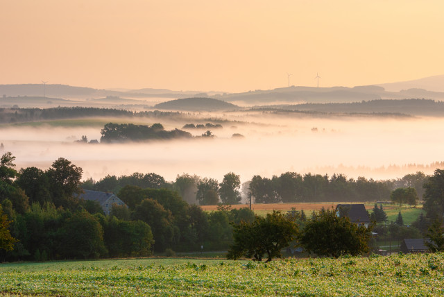Hohburkersdorfer Rundblick, morgens über dem Nebel