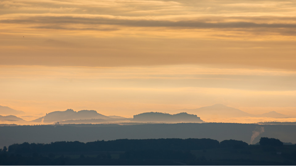 Fernsicht von Possendorf zum Elbsandsteingebirge und Ještěd