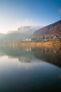 Blick über die Elbe auf Dolní Žleb