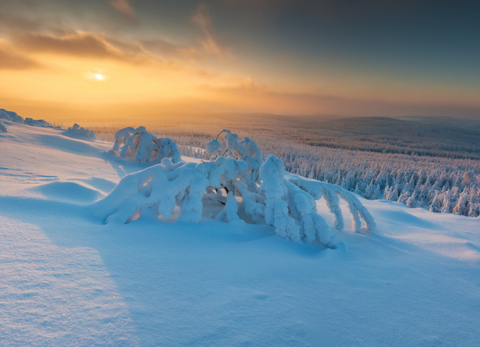 Sonnenuntergang hinter dem böhmischen Nebel