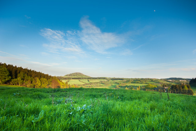 Altenberg-Hirschsprung, Blick über das Tal der Kleinen Biela zum Geisingberg