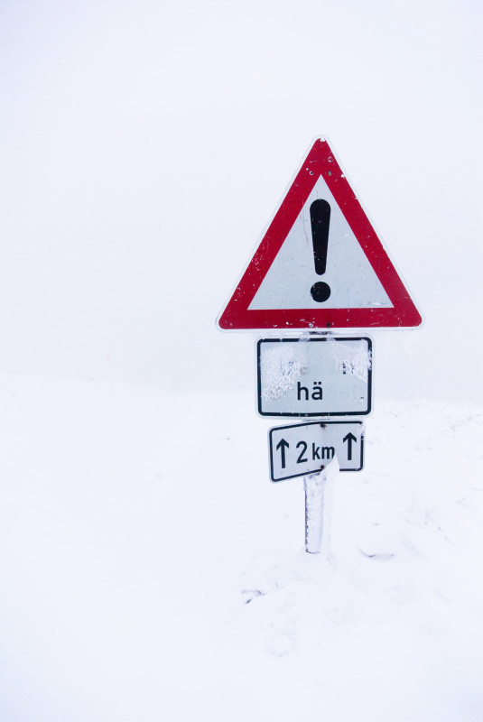 "Hä...?" Straßenschild am Grüblesattel (Feldberg)