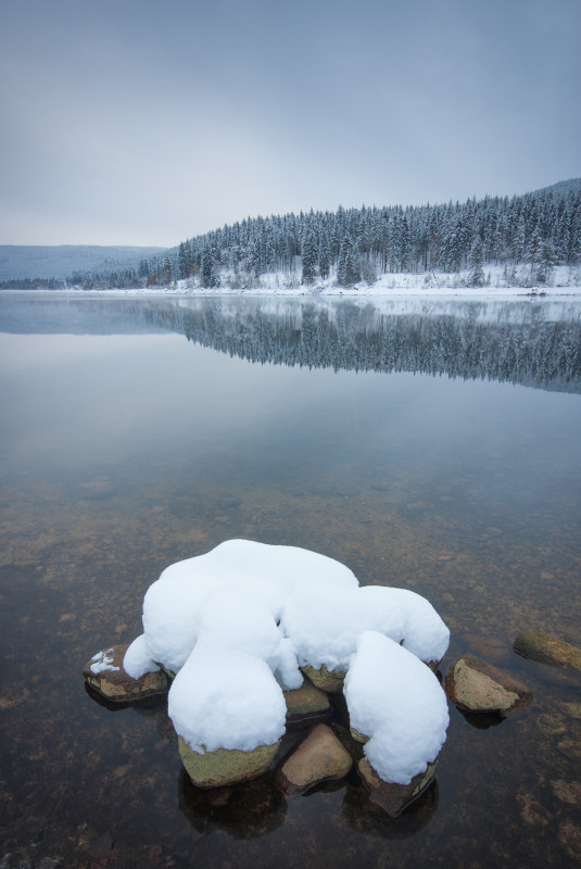 Bewölkter Wintermorgen am Schluchsee