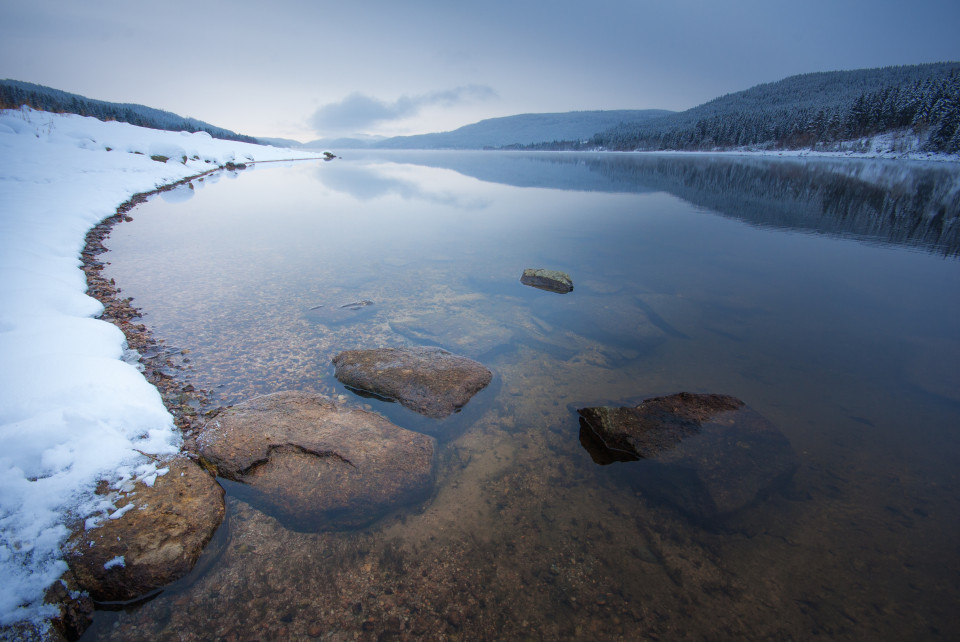 Bewölkter Wintermorgen am Schluchsee