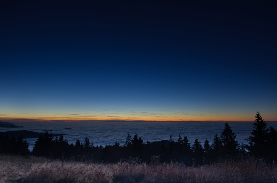 Nach Sonnenuntergang über dem Nebelmeer auf dem Kandel