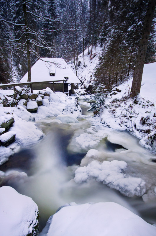 Eisige Ravennaschlucht bei der Großjockenmühle