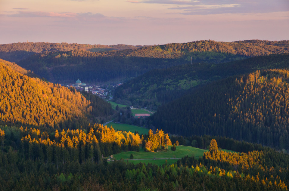 Blick vom Aussichtspunkt Tierlache über das Albtal und St. Blasien