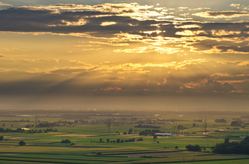 Sonnenuntergang über der Rheinebene