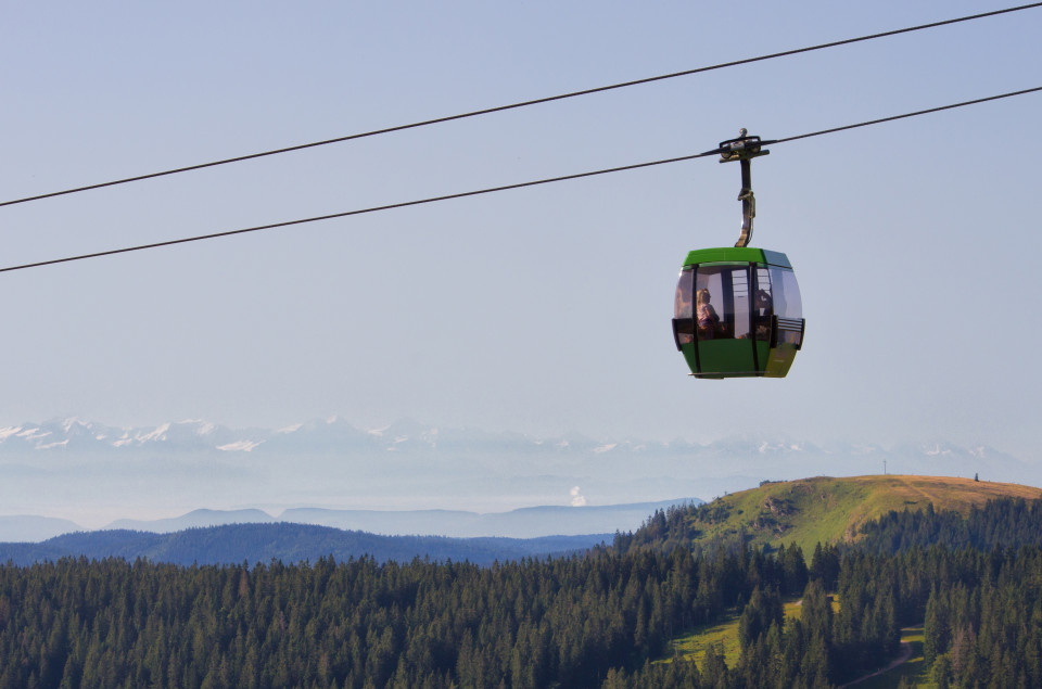 Feldbergbahn mit Herzogenhorn und Alpenblick