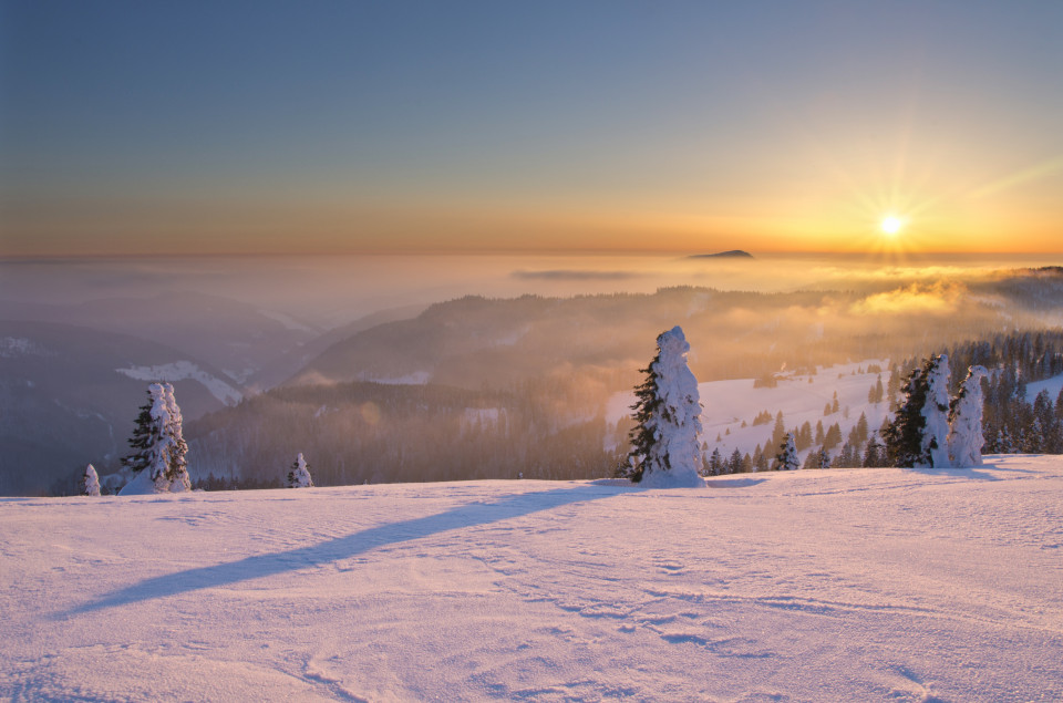 Winterlandschaft bei Sonnenuntergang am Feldberg