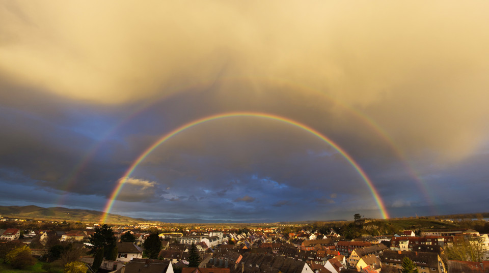 Regenbogen über Breisach, Blick vom Münsterberg
