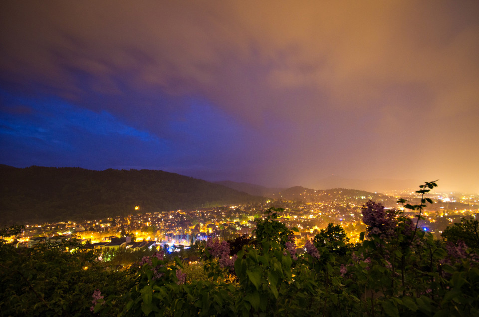 Aufziehender Regenschauer über Freiburg, Blick von der Ludwigshöhe