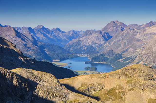 Blick vom Piz Mezdi Richtung Sils / Maloja