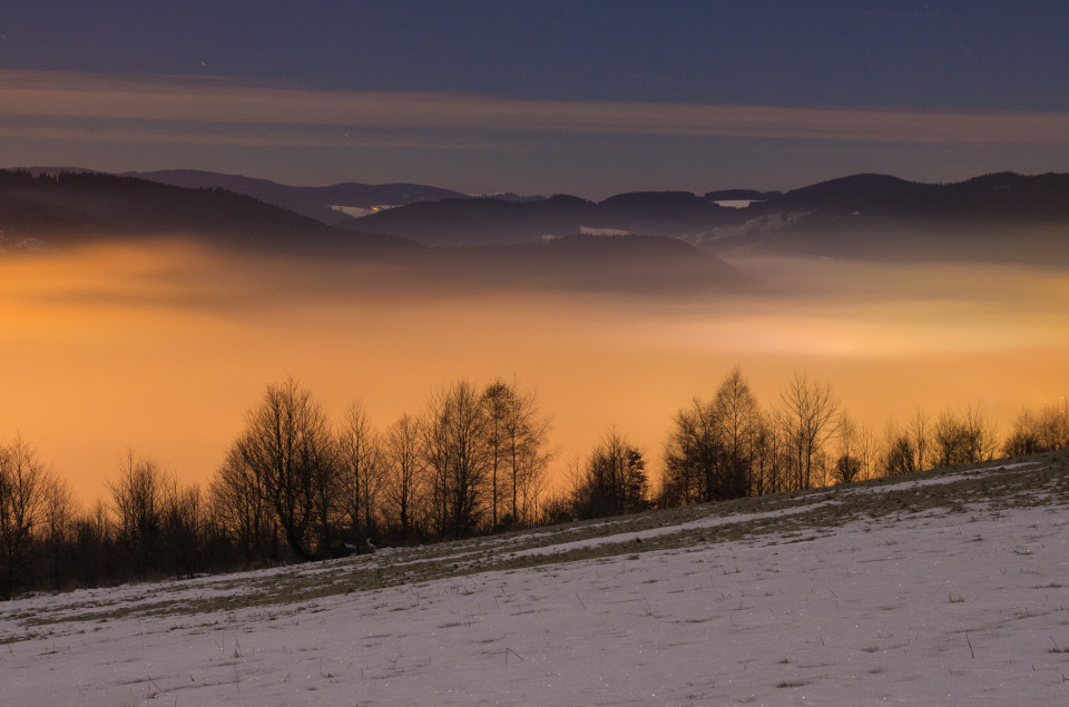 Inversionswetterlage bei Nacht über Neustadt