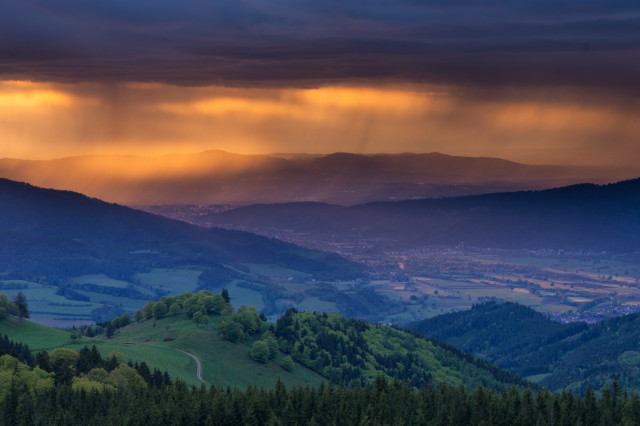 Schauerwetter über der Rheinebene gesehen vom Hinterwaldkopf