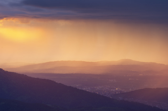 Schauerwetter über der Rheinebene gesehen vom Hinterwaldkopf