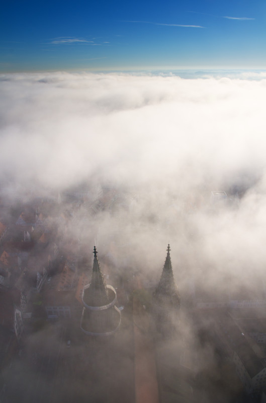 Ulm im Nebel vom Turm des Münsters aus gesehen