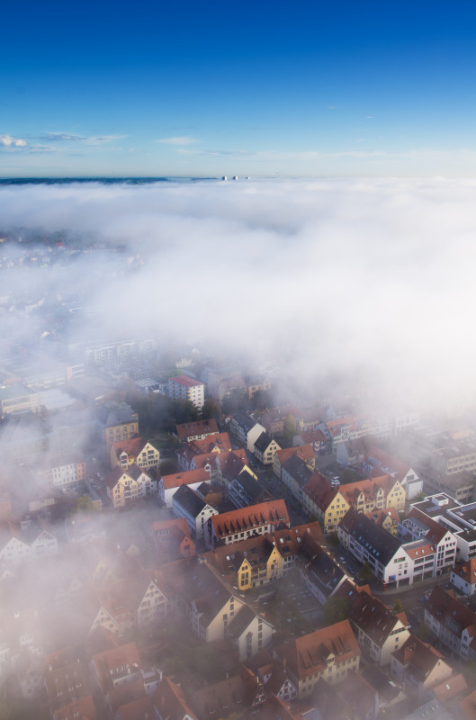 Ulm im Nebel vom Turm des Münsters aus gesehen