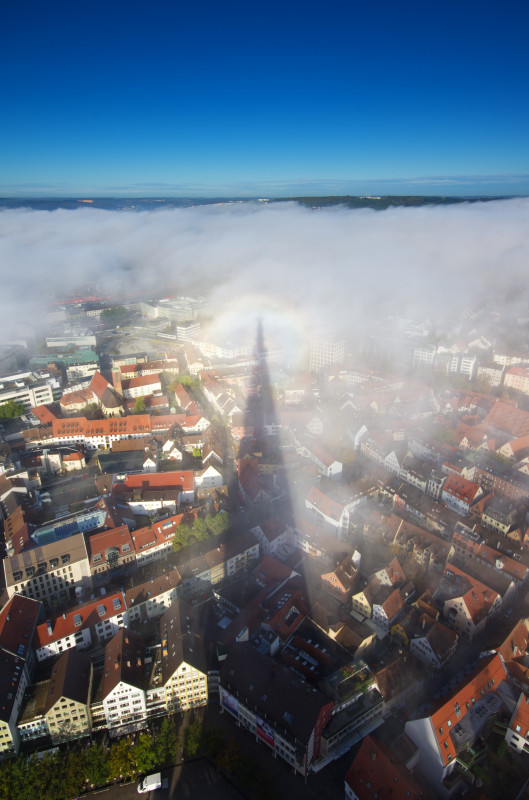 Ulm im Nebel vom Turm des Münsters aus gesehen