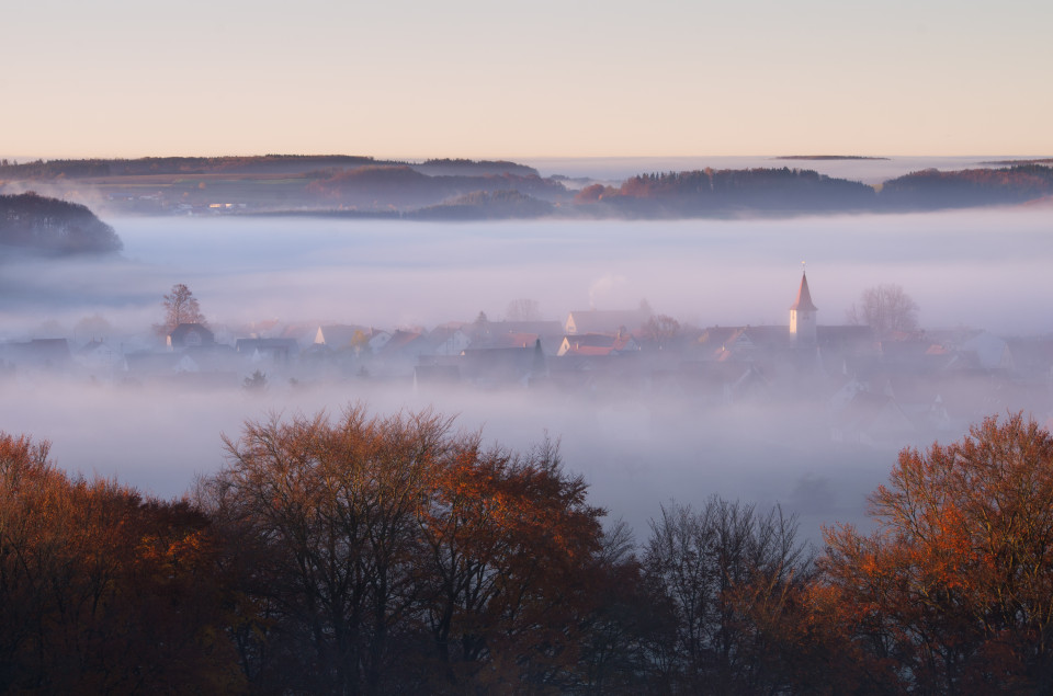 Donnstetten im Frühnebel