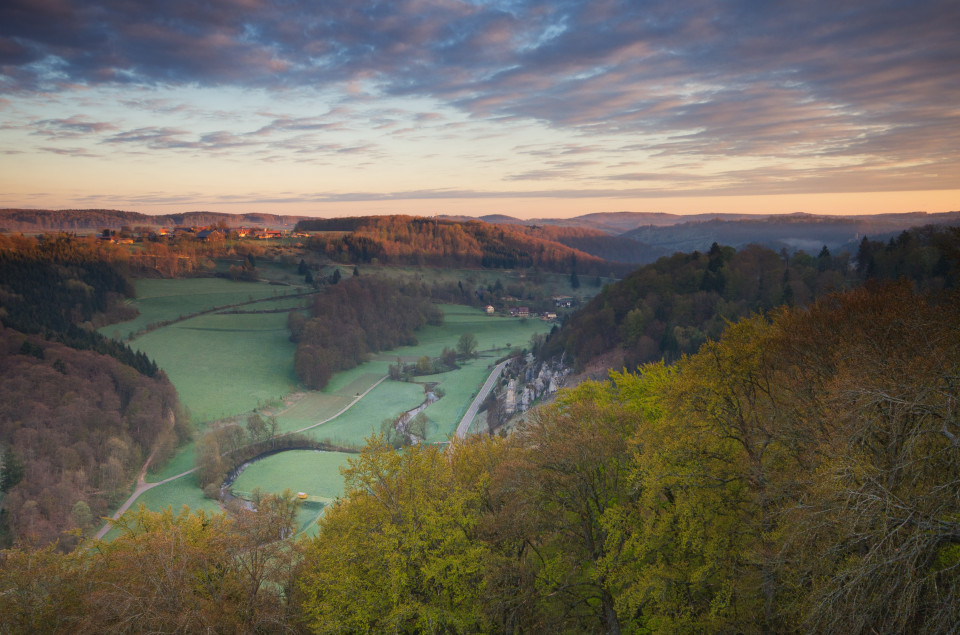 Blick von der Burgruine Hohengundelfingen ins Lautertal