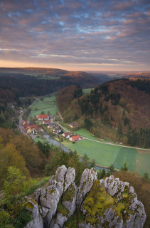 Blick von der Burgruine Hohengundelfingen ins Lautertal