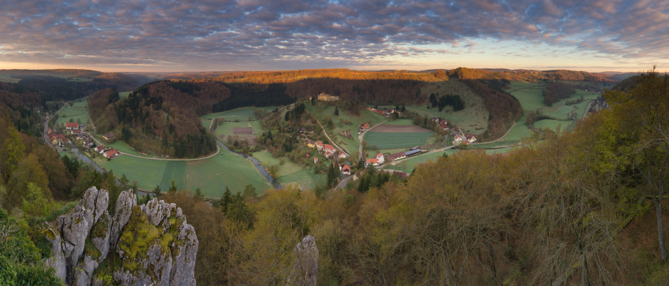 Blick von der Burgruine Hohengundelfingen ins Lautertal