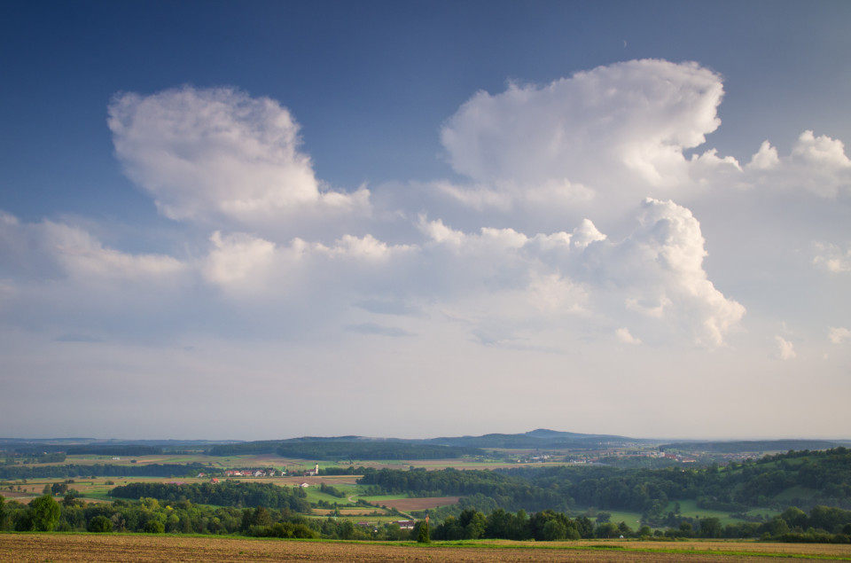 Quellwolken über dem Donautal