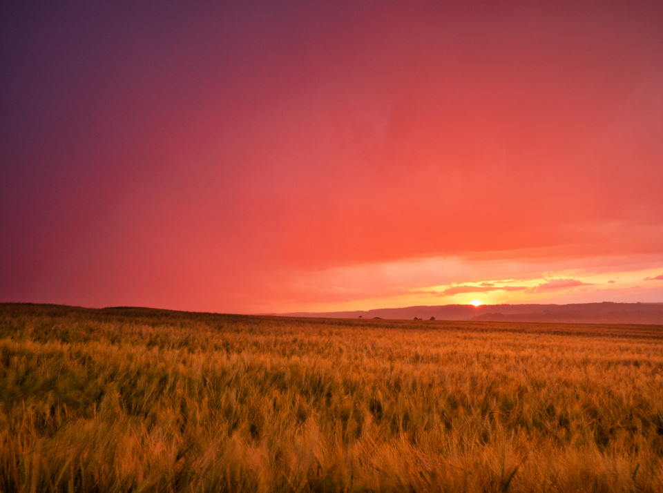 Sonnenuntergang am Rand eines Gewitters