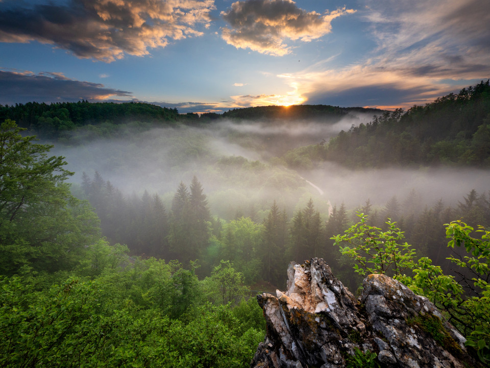 Sonnenuntergang nach Gewitter über dem Kleinen Lautertal