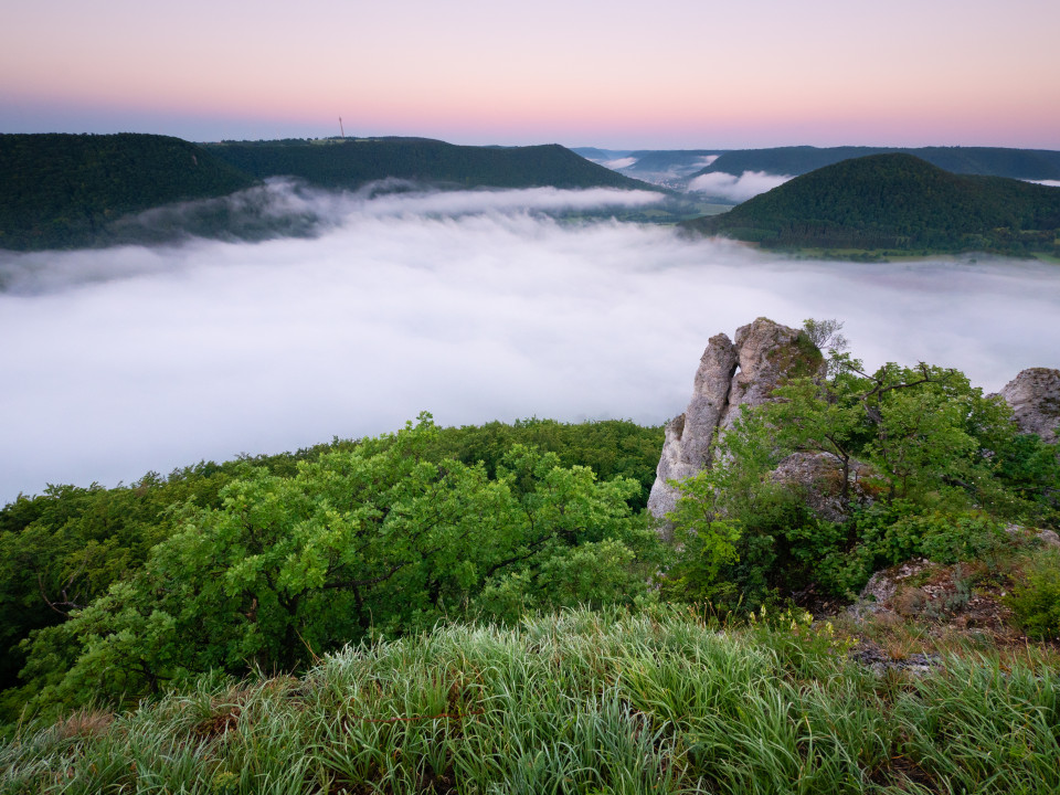 Morgenstimmung mit Frühnebel über dem Filstal