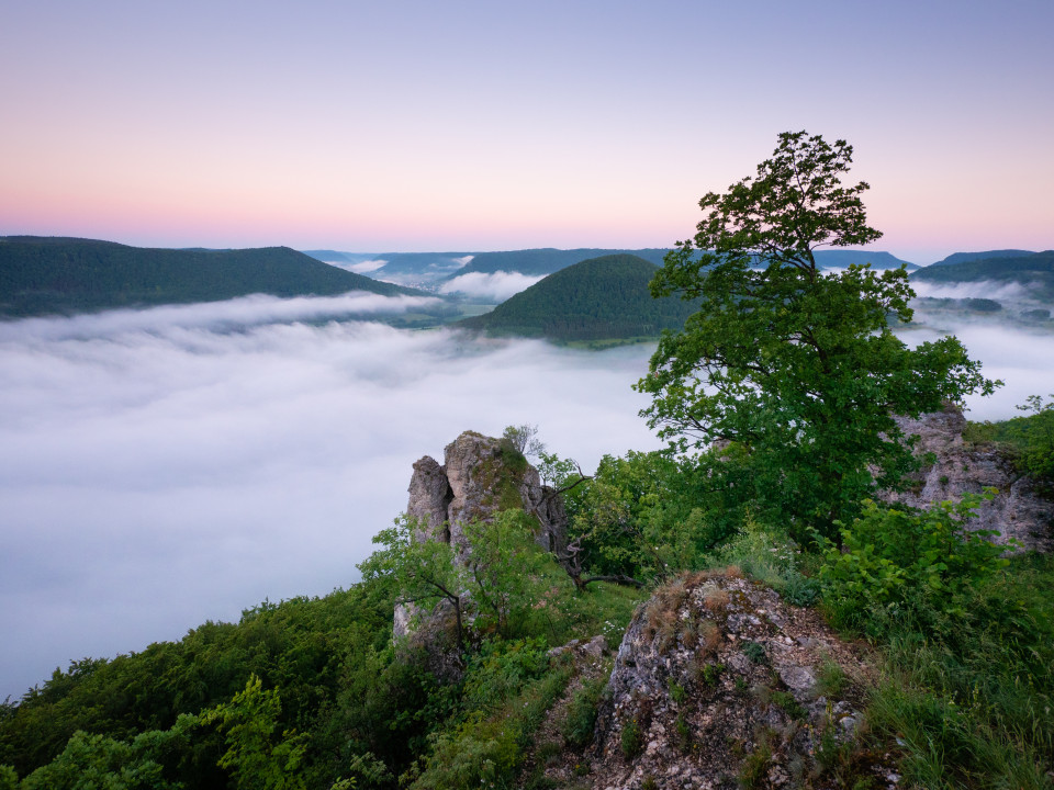 Morgenstimmung mit Frühnebel über dem Filstal