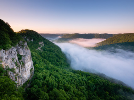 Morgenstimmung mit Frühnebel über dem Filstal