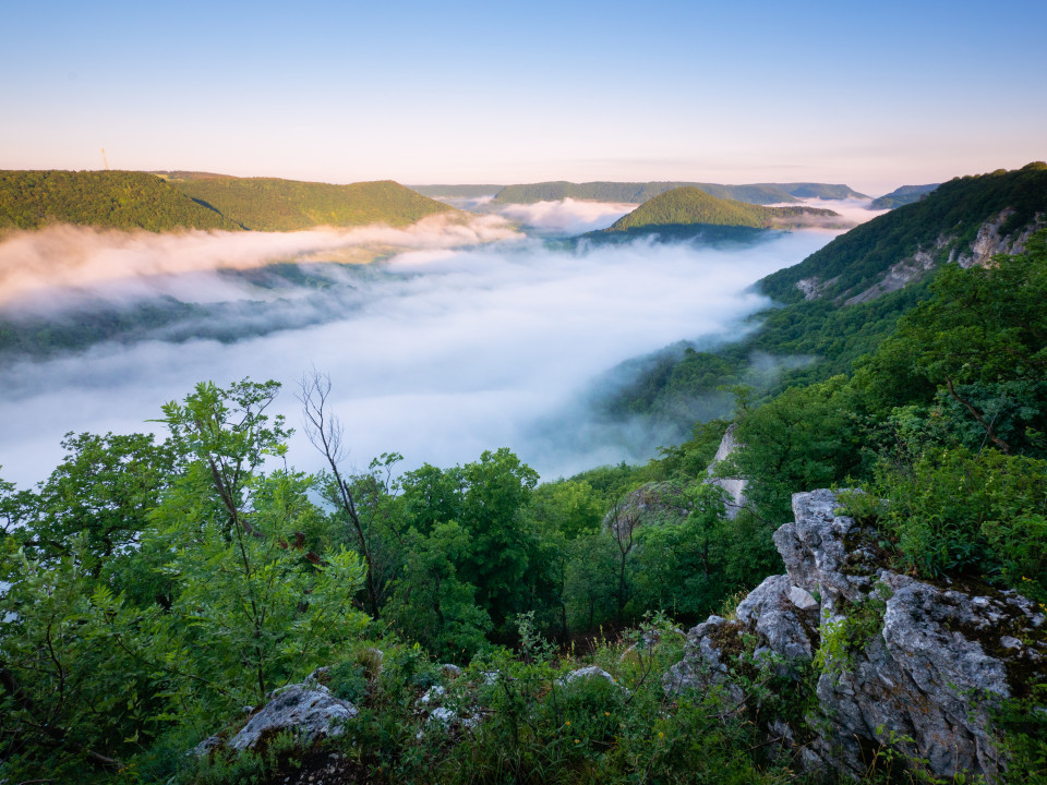 Morgenstimmung mit Frühnebel über dem Filstal