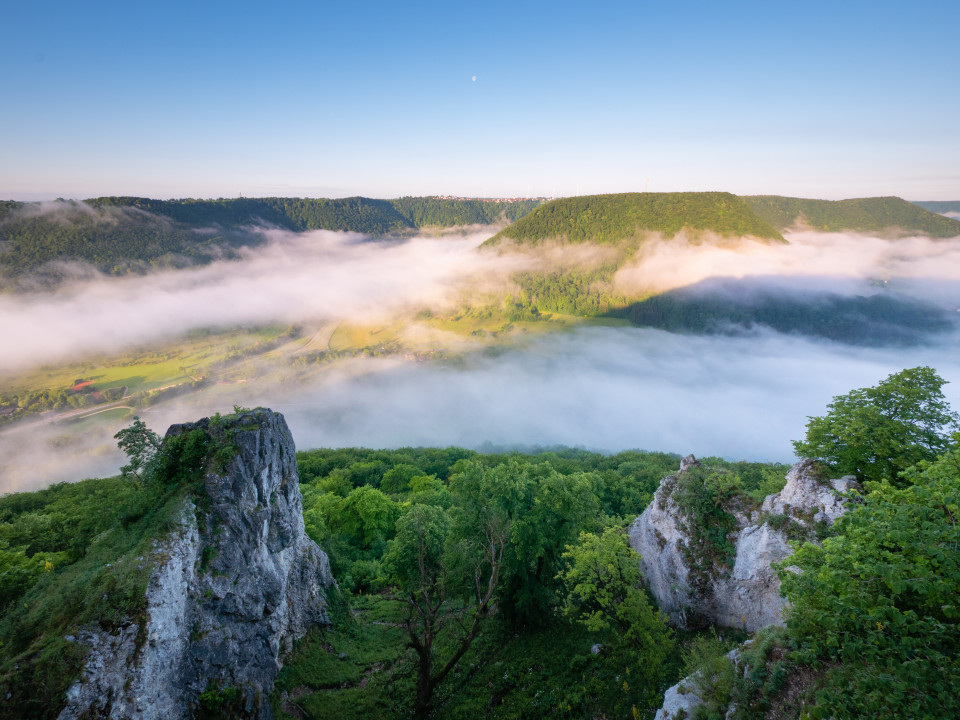 Morgenstimmung mit Frühnebel über dem Filstal