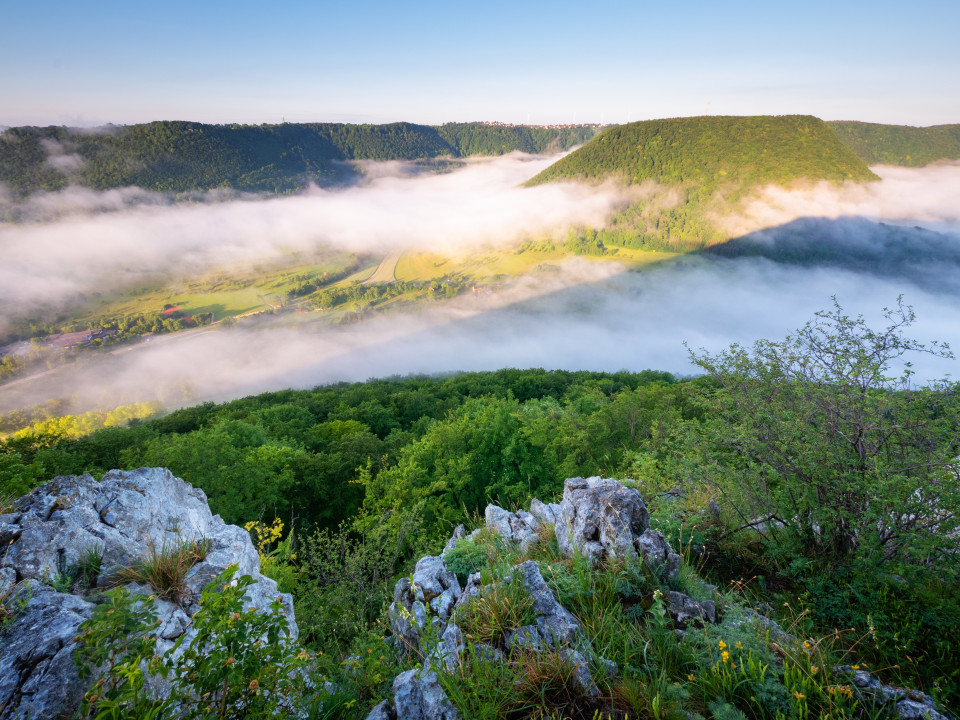 Morgenstimmung mit Frühnebel über dem Filstal