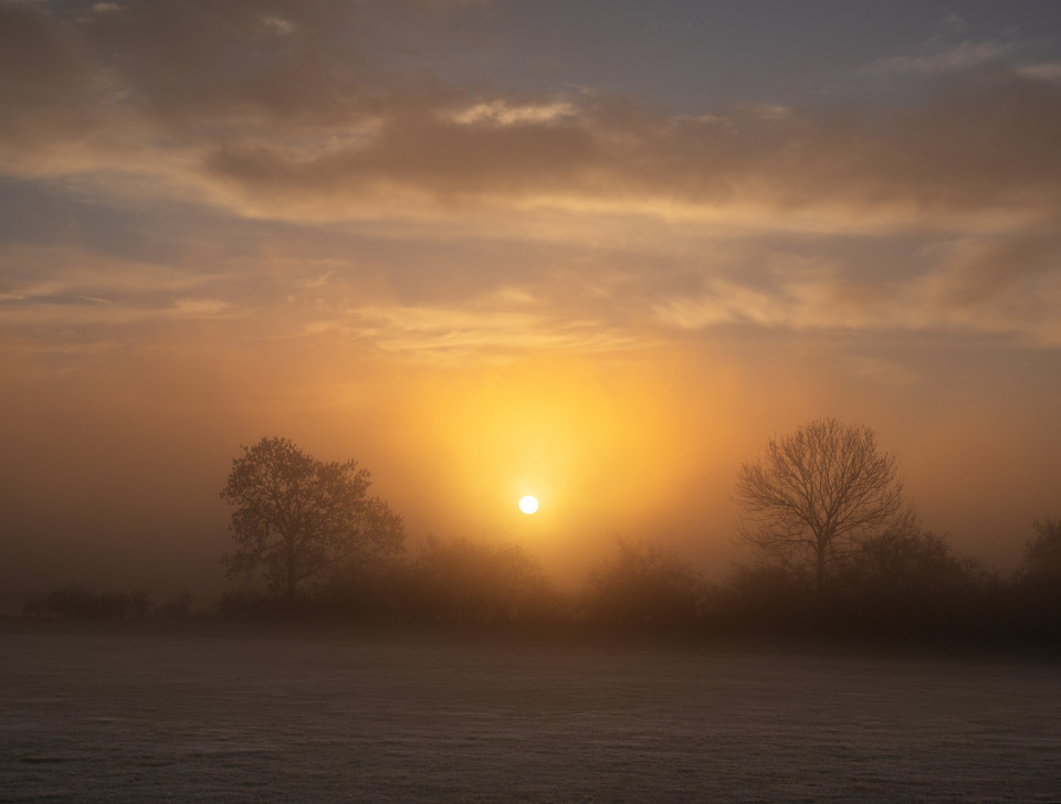 Sonnenaufgang mit Frühnebel