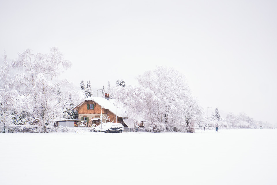 Bahnwärterhaus bei Freiburg-Littenweiler im Schnee