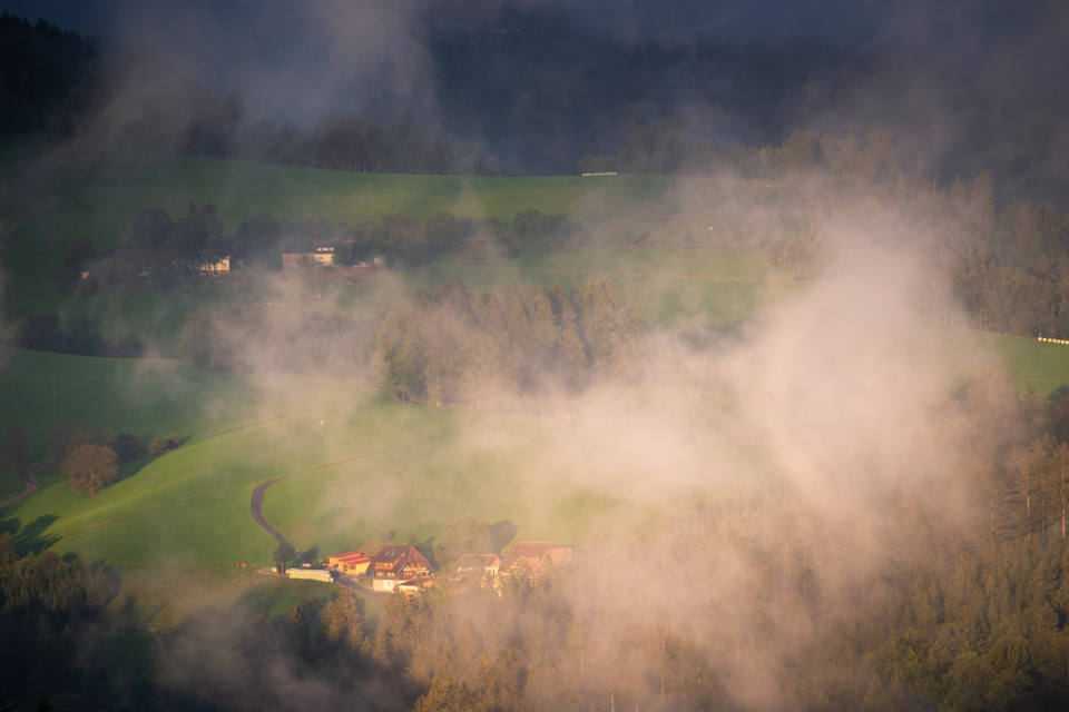 Abendstimmung mit tiefen Wolken