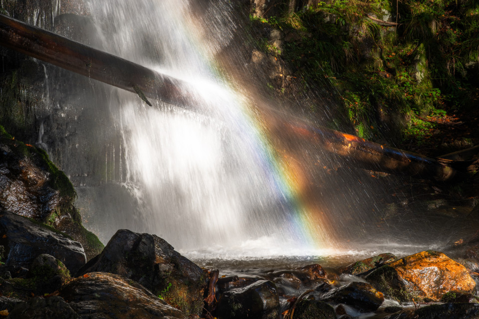 Oberer Zweribach-Wasserfall mit Regenbogen
