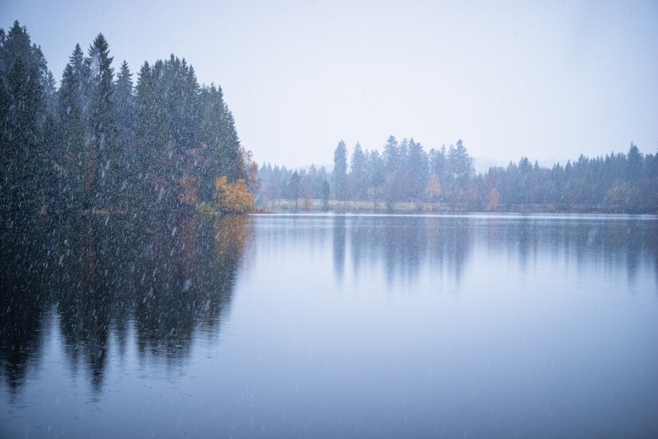 Erster Schneefall am Windgfällweiher