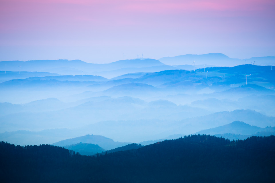 Hügellandschaft im Dunst