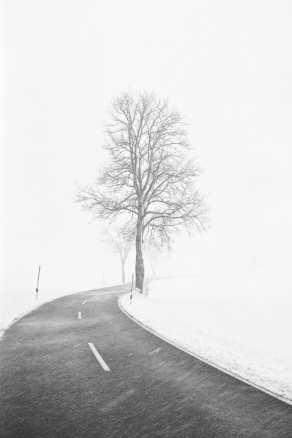 Straße nach Göschweiler im Schneefall