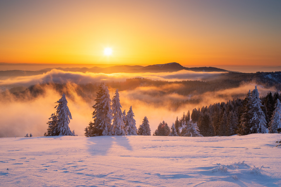 Sonnenuntergang auf dem Feldberg mit Blick zum Belchen