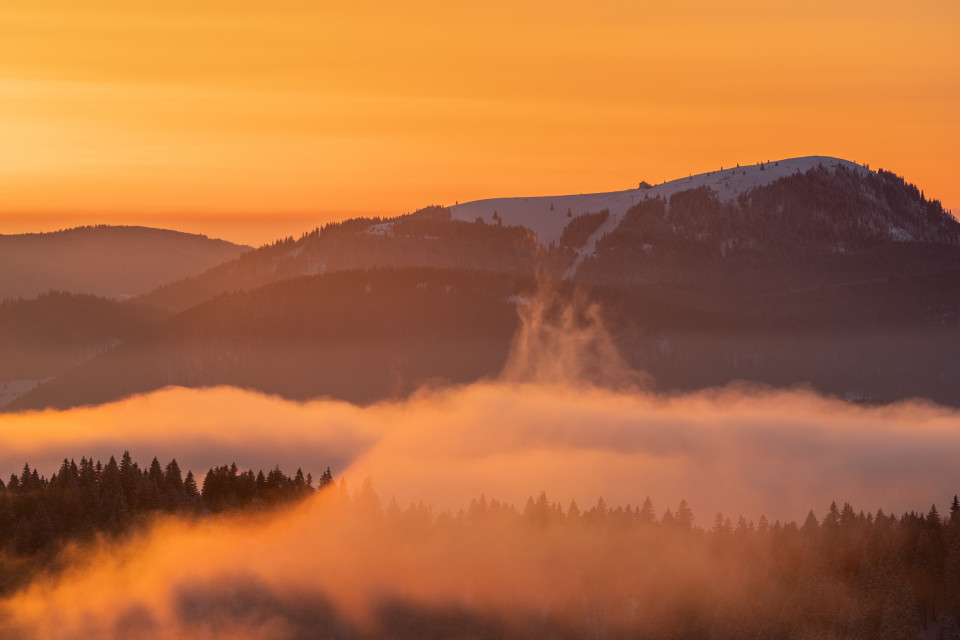 Blick zum Belchen in der Abendsonne