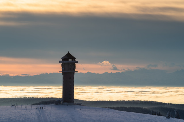 Feldbergturm mit Alpenblick