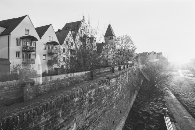 Ulm, Stadtmauer mit Blick zum Metzgerturm